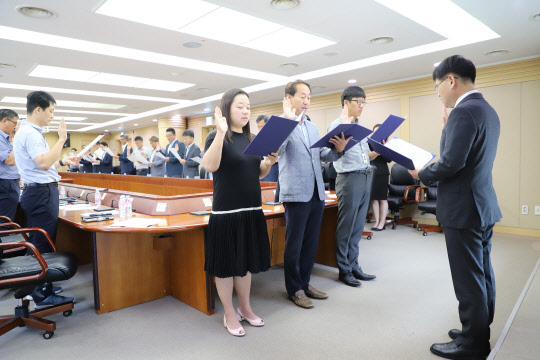 2일 연구개발특구진흥재단은 전 임직원이 참석한 가운데 '존중 일터 선언문' 선포식을 갖고 직장 내 괴롭힘 행위 예방과 안전한 근로환경 조성에 노력할 것을 다짐했다.  특구재단 제공